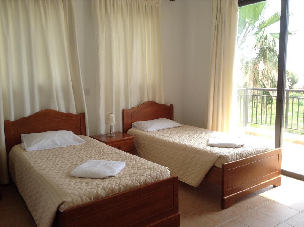 Aura Holiday Villas Paphos Ngoại thất bức ảnh
