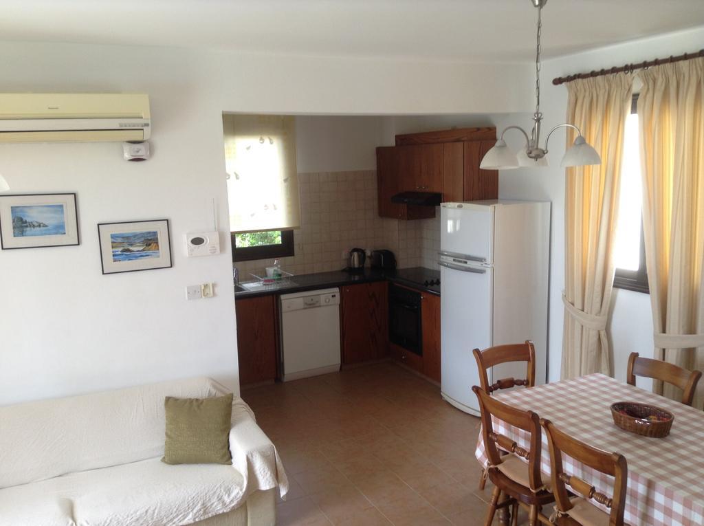 Aura Holiday Villas Paphos Phòng bức ảnh